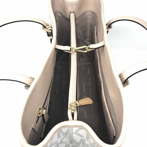 SOLD🥰🥰NEW AUTHENTIC MICHAEL KORS TRAVEL BAG - Picture 5 of 8